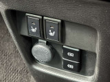 冬場も快適&スマホ充電もバッチリ!運転席・助手席の双方に「シートヒーター」を装備し、寒い日も素早く体を温めます。