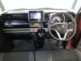 見通しのよいすっきりとした視界で、誰でも運転しやすいです。運転のしやすさは疲れにくさにも繋がりますよ♪