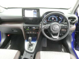 運転席からの視界はこんな感じです☆お気軽にご来店いただき、実際に座って是非お確かめください。ドライバーに寄り添う快適な操作フィールをもたらすステアリングです。