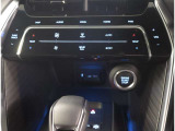 オシャレなインテリアで運転する気分も盛り上がりますよね^^