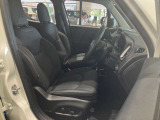 運転席はパワーシート装備