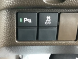 壁や障害物に近づくと音で知らせてくれる、パーキングーセンサーを搭載。運転が苦手な方や狭い駐車場でも安心です。