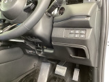 左側に高速で便利なETCがあり、横滑りを防ぐVSAなどのスイッチは、運転席の右側、手の届きやすい位置にあります。