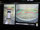 パノラミックビューモニター付きです。車両を上から見たような映像をディスプレイオーディオ画面に表示。運転席からの目視だけでは見にくい、車両周辺の状況をリアルタイムでしっかり確認できます。