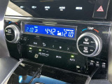 左右独立温度コントロールフルオートエアコンです。運転席、助手席それぞれで独立して温度設定ができます。冷え性の方が乗っても安心ですね♪