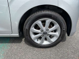 155/65R14インチタイヤ&アルミホイルが装着されています。