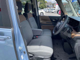 適度なホールド感と快適な座り心地の運転席シートまわり!