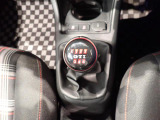 今では大変希少な6速MT車