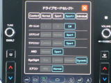 センターインフォメーションディスプレイ、ドライブモードセレクト表示。運転される方の好みや、乗る人数、シチュエーションに合わせて、パワーフィール・ハンドリング・乗り心等々、各種セッティングが可能です!!
