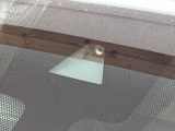 【エマージェンシーブレーキ】走行中に前方の車両等を認識し、衝突しそうな時は警報とブレーキで衝突回避と被害軽減をアシスト。より安全にドライブをお楽しみいただけます。
