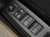 電動格納式ドアミラー・パワーウインドウを装備しています。