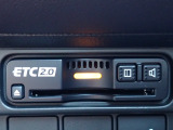 ■【ETC車載器】が装備されています。セットアップをしてお渡しとなり、ETCカードを差し込むだけで高速道路の利用が可能です。