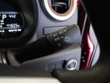 オートライト機能装備です!車外の明るさに応じて、自動的にライトの点灯・消灯をしてくれます♪