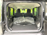 普段のお買い物や通勤、送迎等に十分な荷室スペースを確保しております。セカンドシートを倒すと、大きな荷物の積載も可能です♪