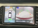 【アラウンドビューモニター】車を上から見下ろしているかのような映像で周囲の状況がひと目で確認、狭い駐車場に駐車するときも安心です♪