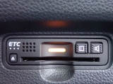 ■【ETC車載器】が装備されています。セットアップをしてお渡しとなり、ETCカードを差し込むだけで高速道路の利用が可能です。