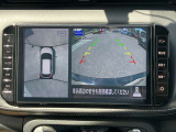 『上から丸見え』のアラウンドビューモニター搭載!車を上から見下ろした状態がナビ画面に映し出されるので、前後・左右の障害物を確認でき、安心・安全です♪一度使用すると、手放せなくなる装備です!