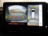 バックモニター付きで慣れない駐車場や車庫入れをサポートします。