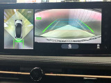 【アラウンドビューモニター】車を上から見下ろしているかのような映像で周囲の状況がひと目で確認、狭い駐車場に駐車するときも安心です♪