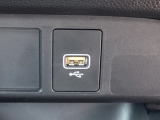 USB入力端子を装備しており、外部機器から音楽を再生できます。