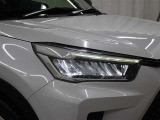 ハイビームで走行中、対向車を検知し操作することなく部分的に遮光する、ADB(アダプティブドライビングビーム)を装備。対向車に眩しい思いをさせることなく、ハイビームの視認性を確保します。