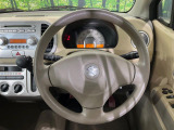 インテリアに合わせたデザインのステアリングは、運転される方のことも考え、運転しやすい形状、大きさです。是非一度、実際に触ってお確かめください。
