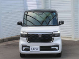 『LEDヘッドライト』 明るく省電力、そして車外の明るさに応じて自動で点灯・消灯してくれるオートライトコントロール機構付LEDヘッドライトを装備。夜間の走行なども安心してお乗り頂けます。