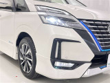 フォグランプ装着車です。暗い夜道の車両前方を明るく照らします