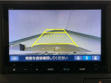 【バックカメラ】運転が苦手な方も車庫入れラクラクです!ギアをリバースに入れれば自動的に切り換わりますので、面倒な操作は不要です♪狭い駐車場もお車を傷つけず安心ですね!