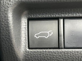 【パワーバックドア】スマートキーや運転席のボタンを押すだけでリアゲートが自動で開閉します!荷物を持っている時や、高い位置にあるバックドアを閉める際に便利な機能です♪