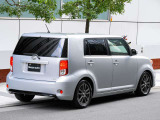 Scion xB 10 Series(10周年記念限定車)/新車並行/実走行/専用プレミアムカラ-(Silver lgnition)/専用グラファイト16AW/専用イルミネ-ション発光ダッシュパネル/前後LEDバッジ/LEDアクセントライト/逆輸入車