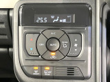 【オートエアコン】一度お好みの温度に設定すれば、車内の温度を検知し風量や温度を自動で調整。暑い&hellip;寒い&hellip;と何度もスイッチ操作をする必要はありません。快適な車内空間には必須の機能ですね♪
