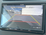 【バックカメラ】駐車時に後方がリアルタイム映像で確認できます。大型商業施設や立体駐車場での駐車時や、夜間のバック時に大活躍!運転スキルに関わらず、今や必須となった装備のひとつです!