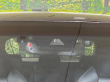 【トヨタセーフティセンス】走行中に前方の車両等を認識し、衝突しそうな時は警報とブレーキで衝突回避と被害軽減をアシスト。より安全にドライブをお楽しみいただけます。