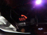 SOSコール/エアバックが展開するような深刻な事故において、自動でSOSコールを発信します。車内で急病人が出るような緊急時は、手動で発信可能です。