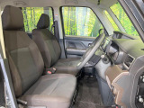 運転席まわりには十分なスペースがあり、大柄な方でもゆったり運転していただける環境です。