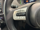 ステアリングにオーディオ操作スイッチが付いています。オーディオ画面に直接タッチしなくても操作が出来ますので、運転に集中できます。