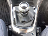 手の返しだけで正確に操作できるショートストロークはもちろんのこと確かな手応えと軽快さ、なめらかさを感じられるシフトフィールを実現しています。