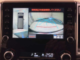 パノラミックビューモニターを装備。クルマを真上から見るように周囲を確認できます。機能の詳細はスタッフまでお問い合わせください。