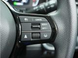 ◆アダプティブクルーズコントロール◆予め設定した車速内でクルマが自動的に加減速。前走車との適切な車間距離を維持しながら追従走行します。【LKAS】車線維持支援システムでステアリング操作を支援。