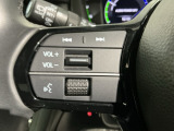 ステアリングにオーディオ操作スイッチが付いています。オーディオ画面に直接タッチしなくても操作が出来ますので、運転に集中できます。