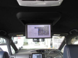 後席用モニター 後席でDVDやTVを楽しめます。