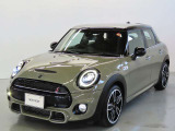 フロントフェイスはMINIアイコンとして永らく愛されるデザイン性の良さと、ブランドの魅力を感じる事ができます。