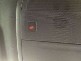 エアバッグ作動時や後突時、もしくは車内のSOSボタンを押した際に緊急通報オペレーターに連携し、救急・警察を手配します。更にオペレーターにも連携、お客様のご要望に応じてロードサービスの手配を行います。