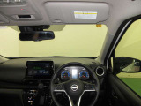 ドライバー目線で、使いやすく安全操作性と良好な視界を実現した運転席です。