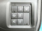 コーナーセンサーを車の前後に装備。障害物までの距離に応じて警告音を変えてお知らせ。縦列駐車時や駐車場・車庫などでの取り回しをサポートします。詳細は販売店スタッフまでおたずねください。