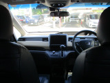 インパネ周りのお写真です。視界が広く、運転もしやすくなっております。