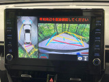 【パノラミックビューモニター】専用のカメラにより、上から見下ろしたような視点で360度クルマの周囲を確認することができます☆死角部分も確認しやすく、狭い場所での切り返しや駐車もスムーズに行えます。