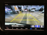 【バックカメラ】運転が苦手な方も車庫入れラクラクです!ギアをリバースに入れれば自動的に切り換わりますので、面倒な操作は不要です♪狭い駐車場もお車を傷つけず安心ですね!