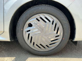 タイヤサイズは、185/60R16です!鉄ホイールに、おしゃれなホイールカバーが付いています!